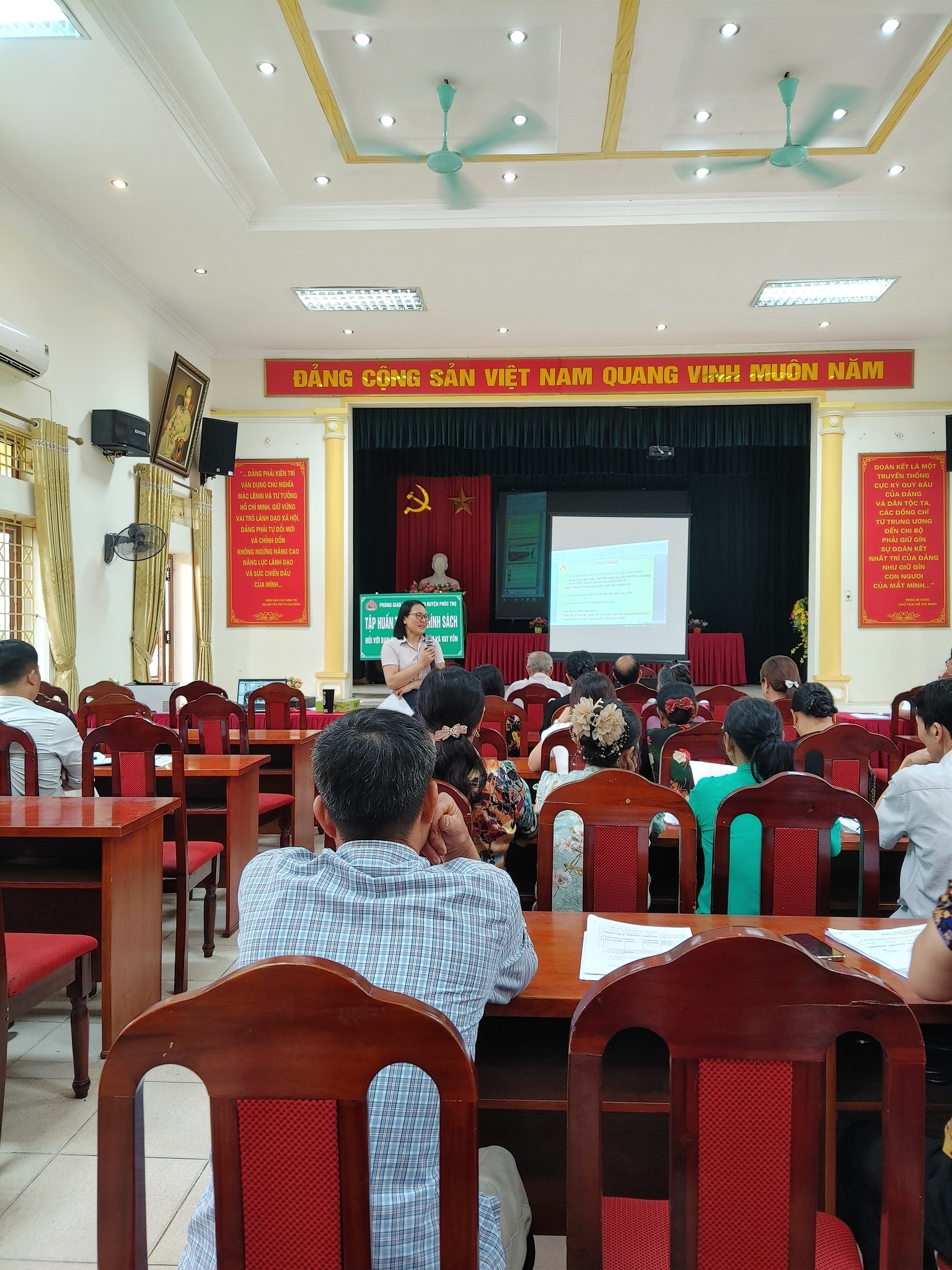 NGÂN HÀNG CHÍNH SÁCH XÃ HỘI HUYỆN PHÚC THỌ PHỐI HỢP TRIỂN KHAI TẬP HUẤN NGHIỆP VỤ CHO BAN QUẢN LÝ TỔ TIẾT KIỆM VÀ VAY VỐN TRÊN ĐỊA BÀN XÃ THANH ĐA